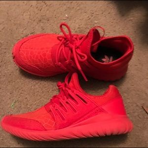 Red adidas tubular 5.5